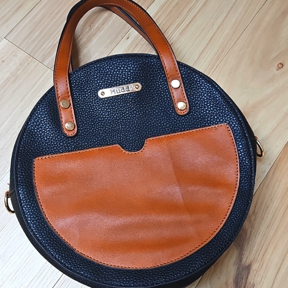 Mudd purse Crossbody Bag Round Black Tan Vegan Leather